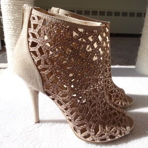 NINE WEST nude heels with rhinestones SZ6